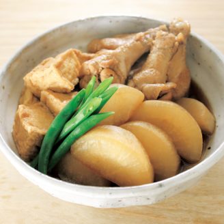 鶏の手羽元と大根の煮物