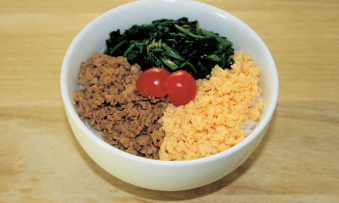 鶏そぼろの三色丼