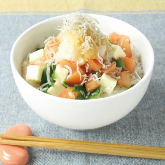 トマトチーズのじゃこおろし丼