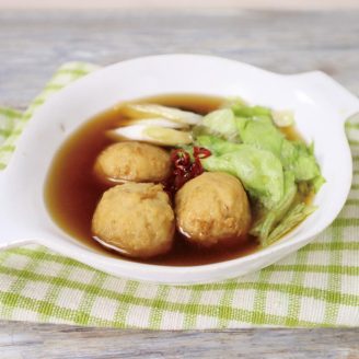 鶏だんごとレタスのぽん酢スープ