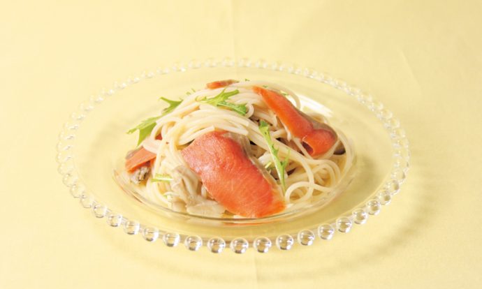 スモークサーモンのサラダパスタ