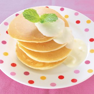 カマンベールチーズソースのパンケーキ