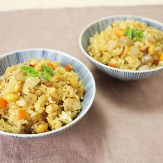 炒り大豆と豚肉の炊き込みご飯