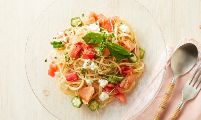 スモークサーモンと夏野菜の冷製パスタ