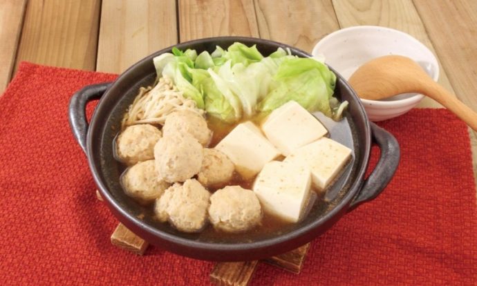 キャベツたっぷり！鶏だんごのごま味噌鍋
