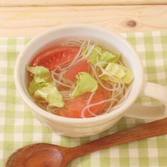 レタスとトマトの春雨スープ