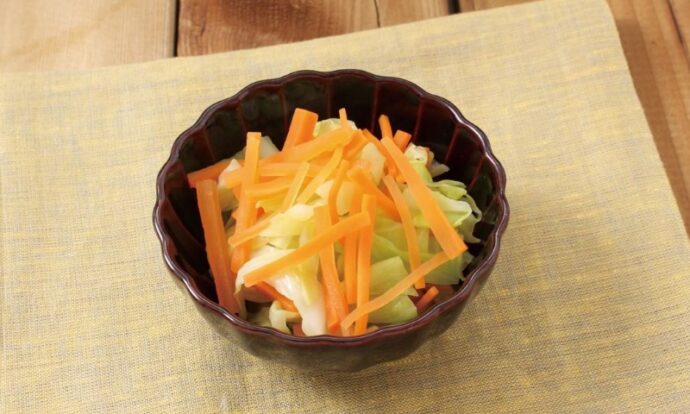 キャベツとにんじんのザワークラフト風