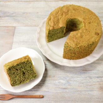 抹茶とほうれん草の米粉シフォンケーキ