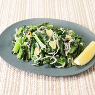 小松菜とにんにくのしらす蒸し