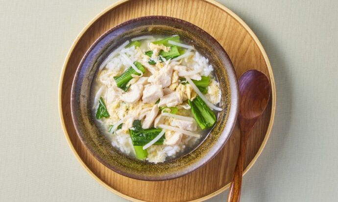 サラダチキンと小松菜の卵スープごはん