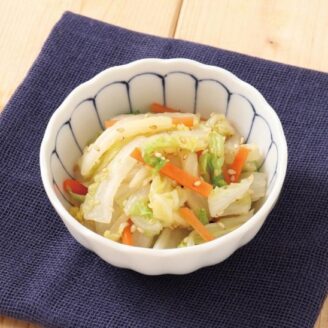 白菜とにんじんのごま和え