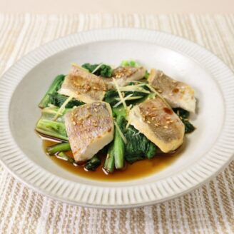 鯛と小松菜の香味蒸し