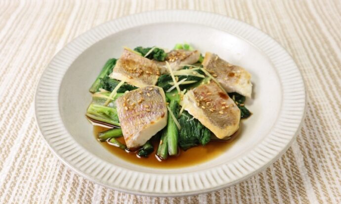鯛と小松菜の香味蒸し